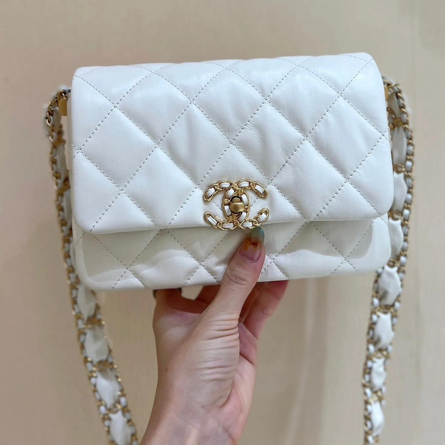 19 Classic Flap Bag 20 White Bodin Calfskin Gold Hardware